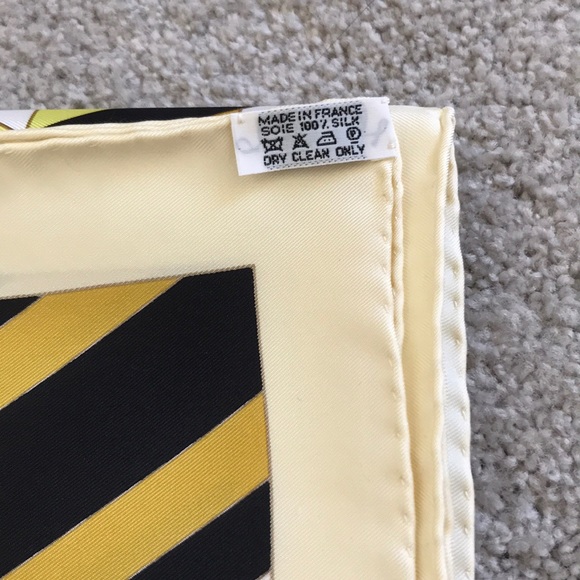 Authentic Herms silk scarf 36’’x 36’’ - Picture 3 of 4